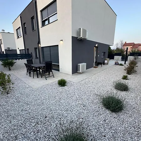 Luxury With Private Pool Ližnjan