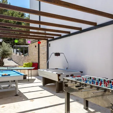 빌라 Luxury With Private Pool Ližnjan