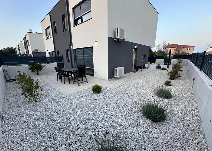 Luxury With Private Pool Ližnjan