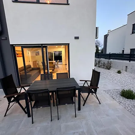 Luxury With Private Pool *