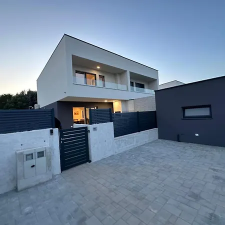 Luxury With Private Pool Villa Liznjan