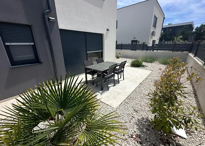 Luxury With Private Pool Ližnjan